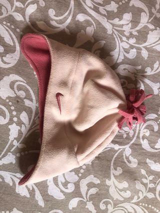 Gorro rosa Nike niña