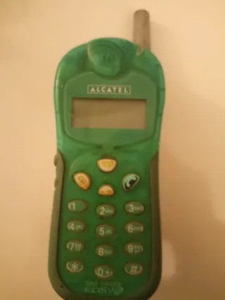 2 teléfonos vintage