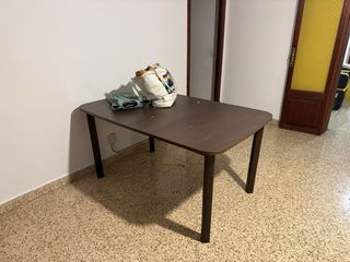 Mesa de comedor Ikea madera oscura
