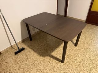 Mesa de comedor Ikea madera oscura