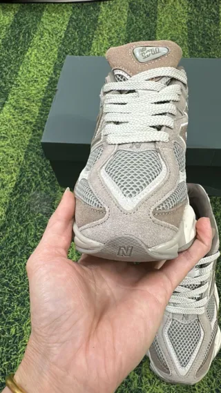 New Balance 9060 Beige/Gris