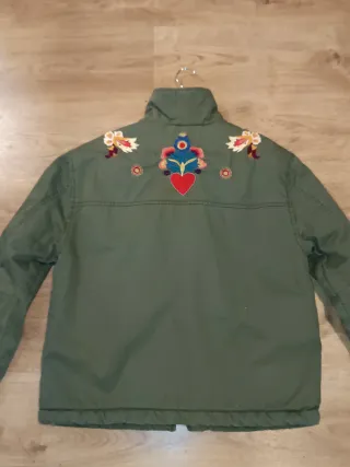 Chaqueta Zara bordada verde