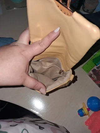 Bolso portamóvil acolchado cadena dorado