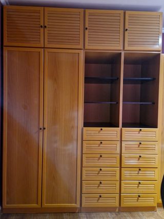 Armario grande de madera