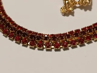 Conjunto collar, pulsera y 4 broches