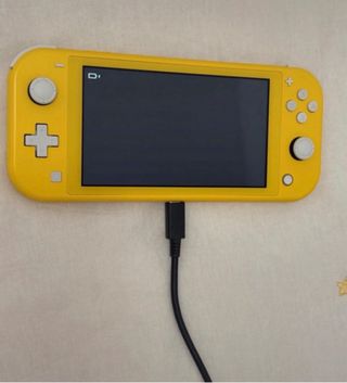 Nintendo Switch Lite Amarilla