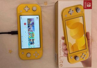 Nintendo Switch Lite Amarilla