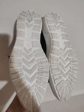 Mocassini neri con frange e zip