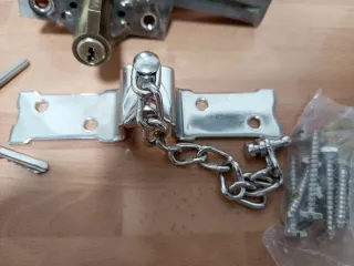 Cerradura/Cerrojo FAC con llaves y tornillos