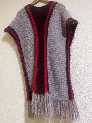 Poncho muy cálido de Zara con flecos