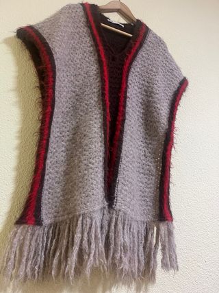 Poncho muy cálido de Zara con flecos