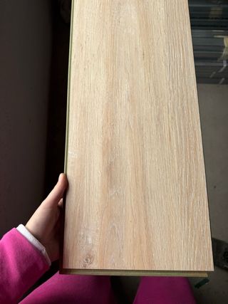 Tarima flotante madera clara material calidad