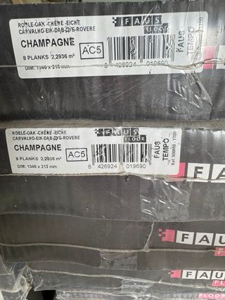 Tarima flotante madera clara material calidad