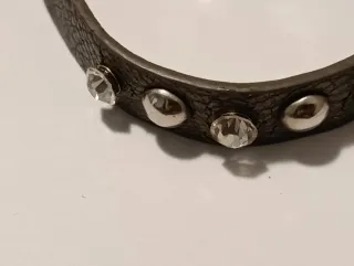 Conjunto collar, pulseras y broches