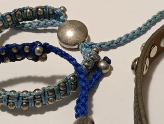 Conjunto collar, pulseras y broches