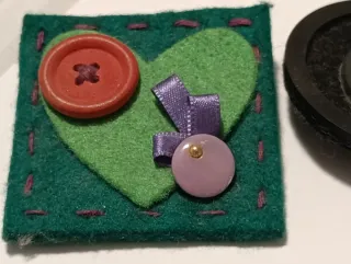 Conjunto collar, pulseras y broches