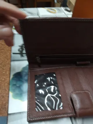 Carteras de piel marrones