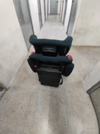 Silla de coche infantil negra
