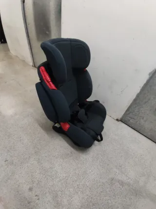 Silla de coche infantil negra