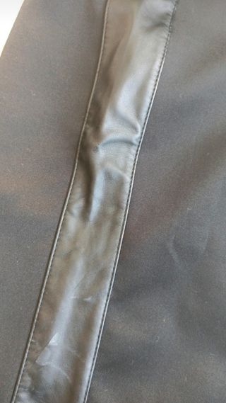 Falda tubo negra con detalles