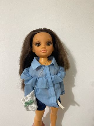 Muñeca Nanci con bolso y zapatos.