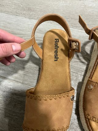 Sandalias Refresh Beige/Marrón Cuña