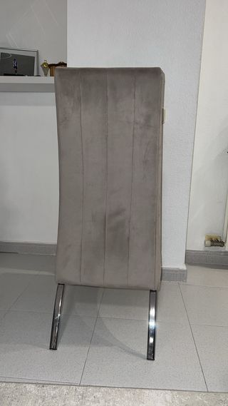 Sillas de comedor beige y plateadas. Vendo 4 silla