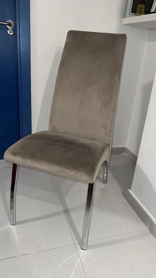 Sillas de comedor beige y plateadas. Vendo 4 silla