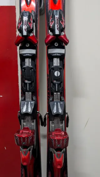 Equipo de esquí alpino.