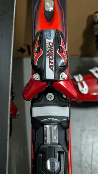 Equipo de esquí alpino.