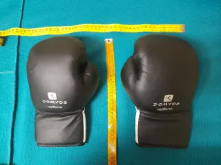 Guantes de boxeo 4oz negros y blancos