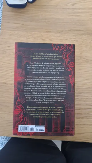 Las tinieblas y el alba / The Evening and the M...