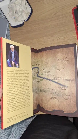 Las tinieblas y el alba / The Evening and the M...