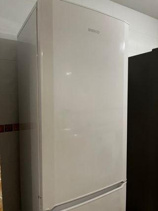 Electrodoméstico nevera Beko blanca