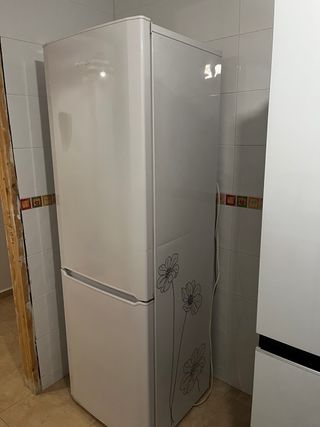 Electrodoméstico nevera Beko blanca