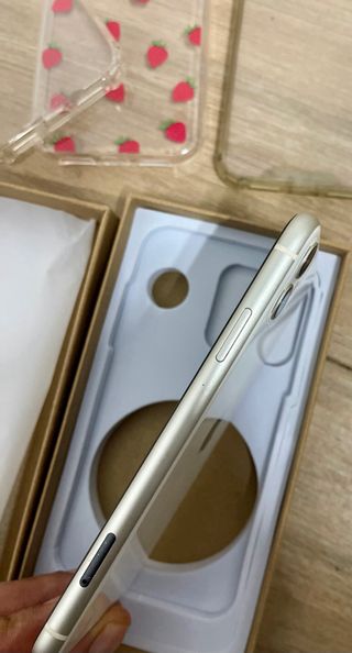 iPhone 11 128GB Blanco + 2 Fundas