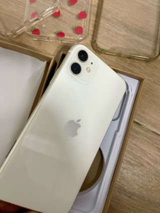 iPhone 11 128GB Blanco + 2 Fundas