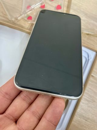 iPhone 11 128GB Blanco + 2 Fundas