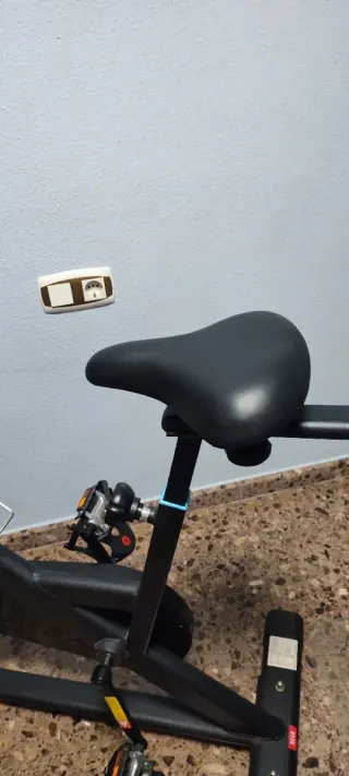 Bicicleta Spinning con Pantalla Digital poco uso