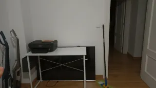 Mesa escritorio blanca y madera