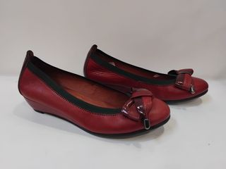 Bailarinas piel rojas con lazo