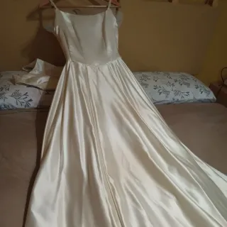 Vestido de Novia Blanco ,con corpiño bordado rosa