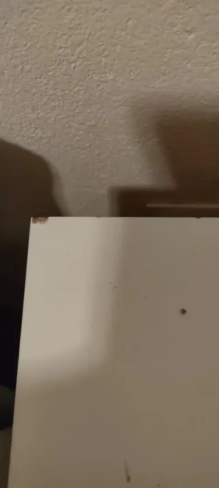 Mesa de noche blanca Ikea.