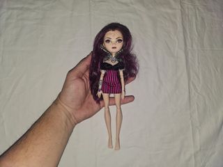 Muñeca Raven Queen Ever After High