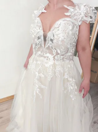 Vestido de Novia Blanco y por debajo amarillo