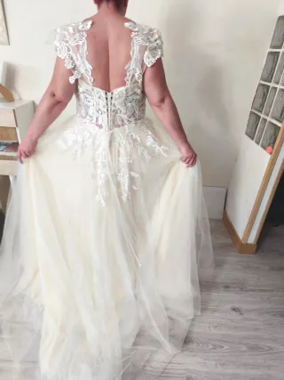 Vestido de Novia Blanco y por debajo amarillo