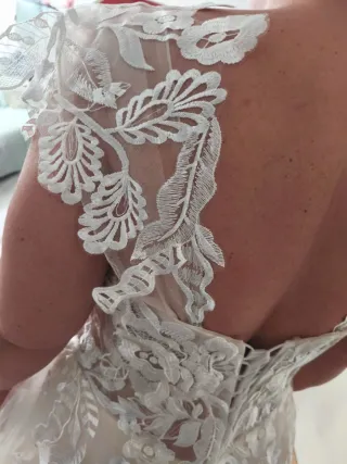 Vestido de Novia Blanco y por debajo amarillo