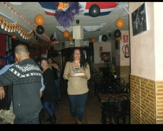 Se traspasa bar musical y restaurante