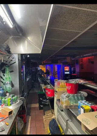 Se traspasa bar musical y restaurante