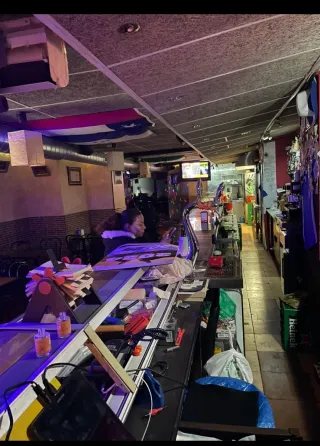 Se traspasa bar musical y restaurante